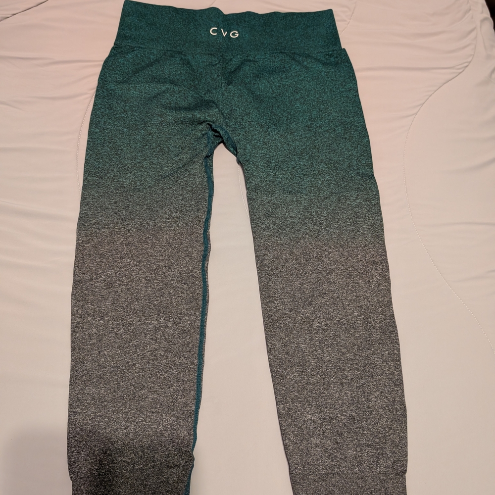 CVG Ombre Capris Teal Leggings Size M